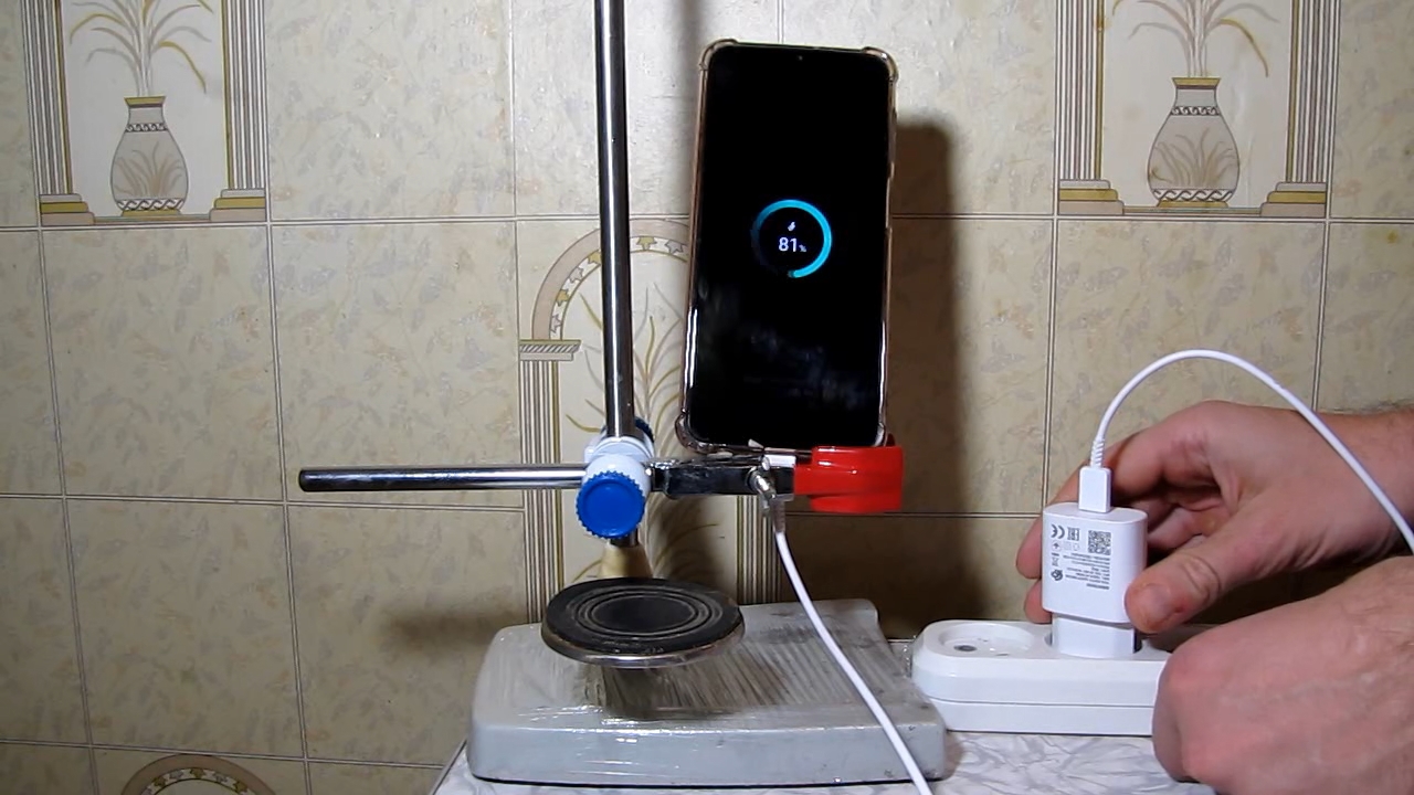 Is it possible to get electricity from air? We charge mobile phone with switched-off charger! (Trick and explanation)